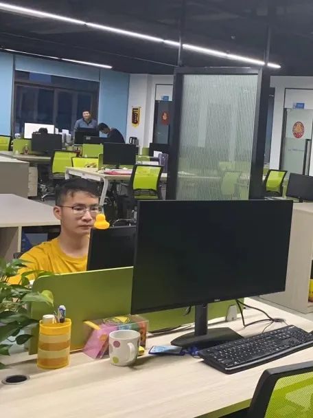 奋战一线丨J9游戏人的假期这样过